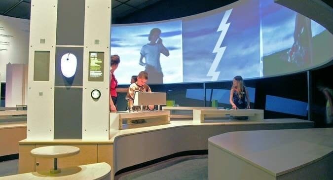 01 You, me, electricity - Tele vision