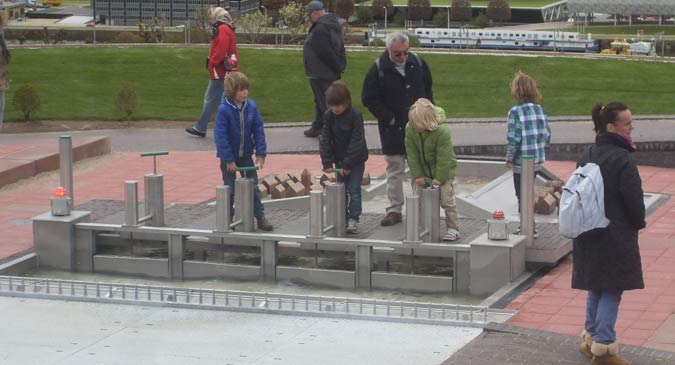 02 - opening madurodam - Oosterscheldekering