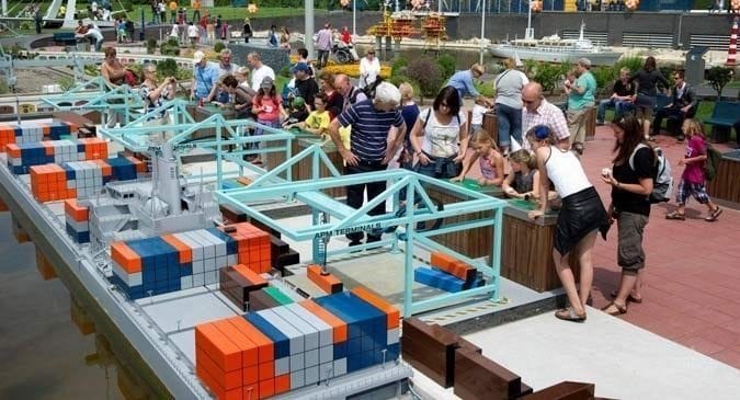 Madurodam - Load containers